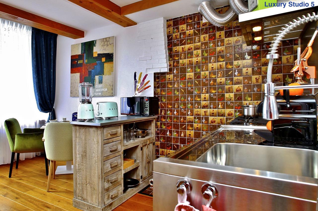 Apartment Luxury V History Written *
